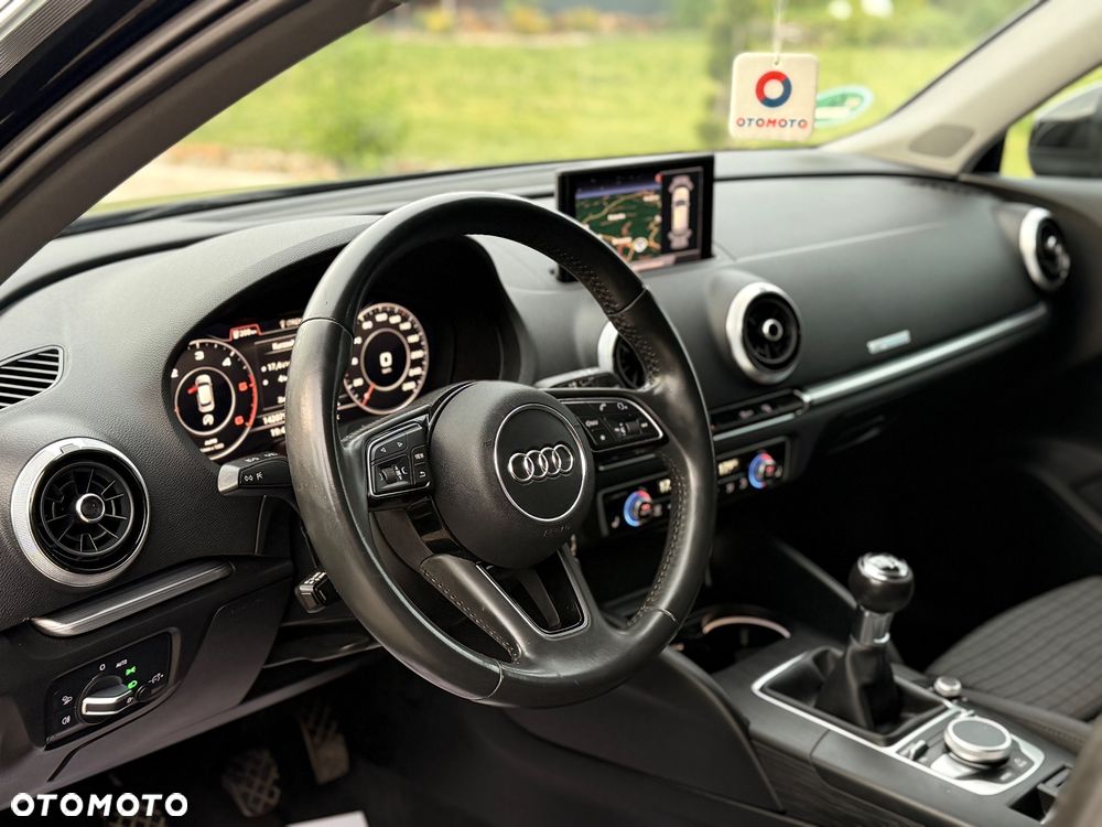 Audi A3 Sportback 2.0 TDI design - 15