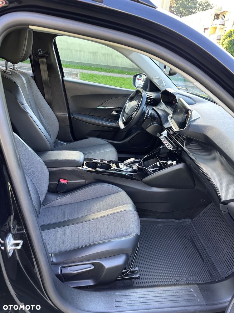 Peugeot 2008 1.2 PureTech Allure S&S EAT8 - 31