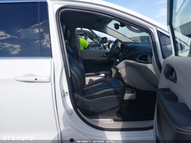 Chrysler Pacifica - 5