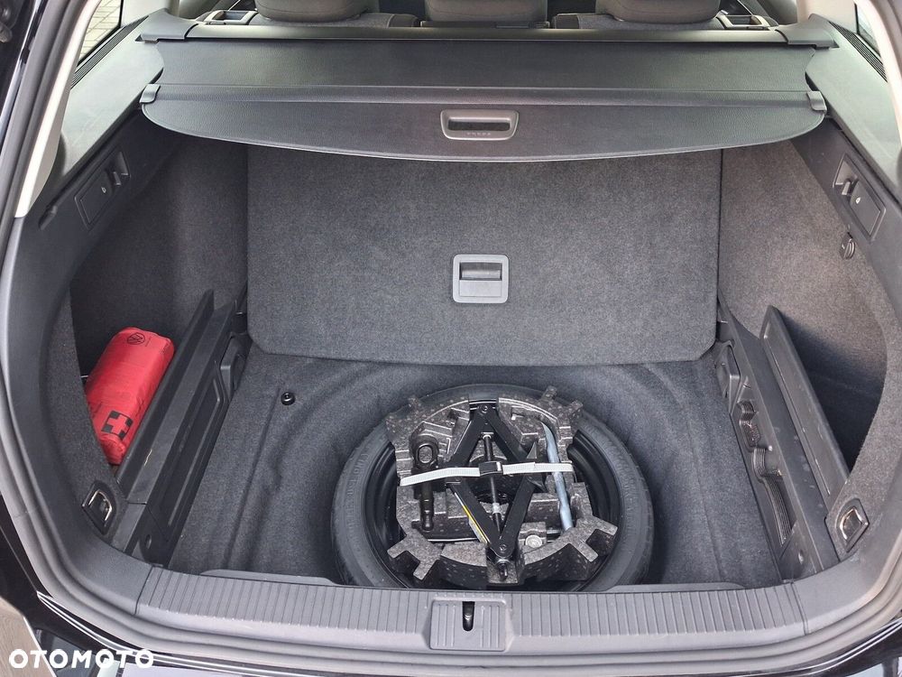 Volkswagen Passat - 32