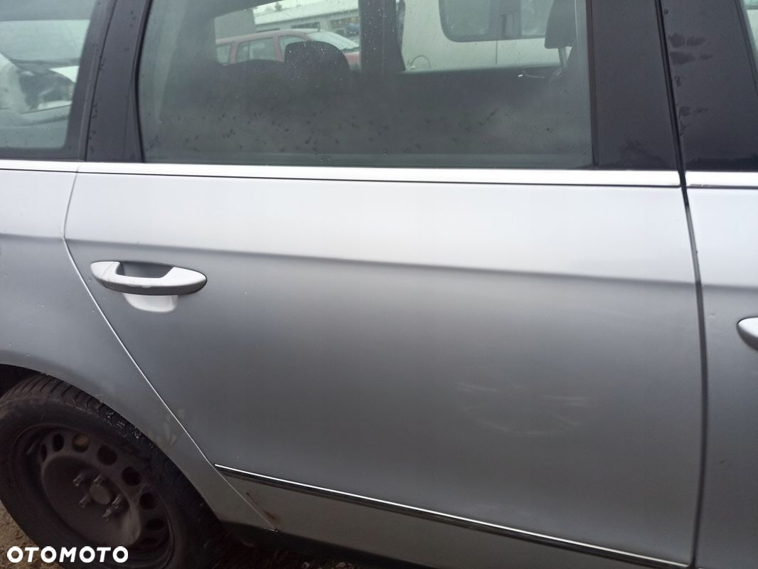 Drzwi prawy tył kompletne VW PASSAT B6 KOMBI LA7W - 2