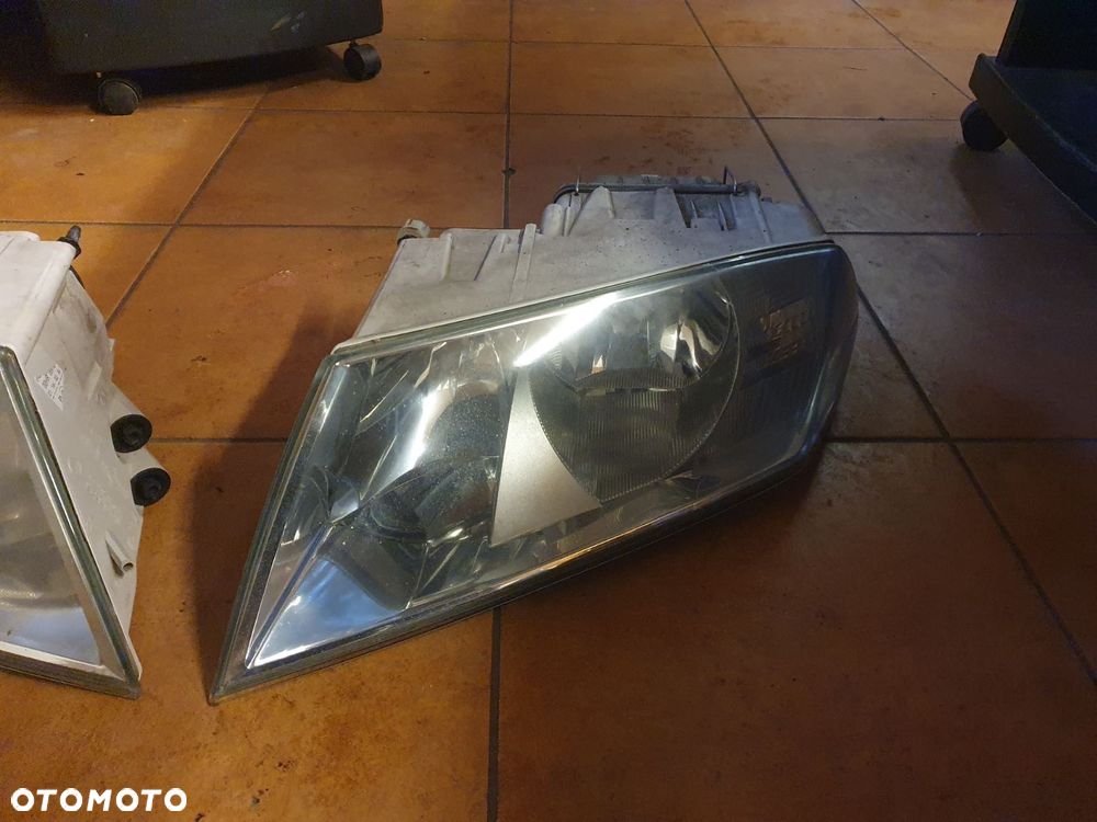 REFLEKTOR P/L SKODA OCTAVIA II 2 BŁĘKITNA POŚWIATA - 4