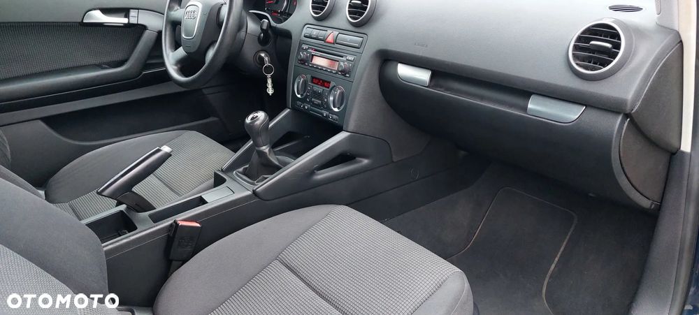 Audi A3 1.6 Ambiente - 24