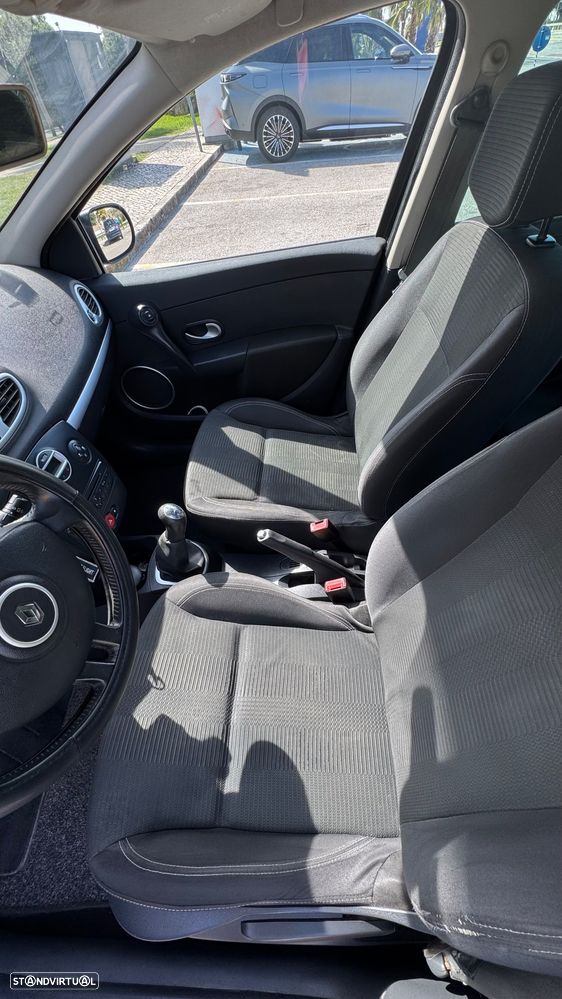 Renault Clio - 10
