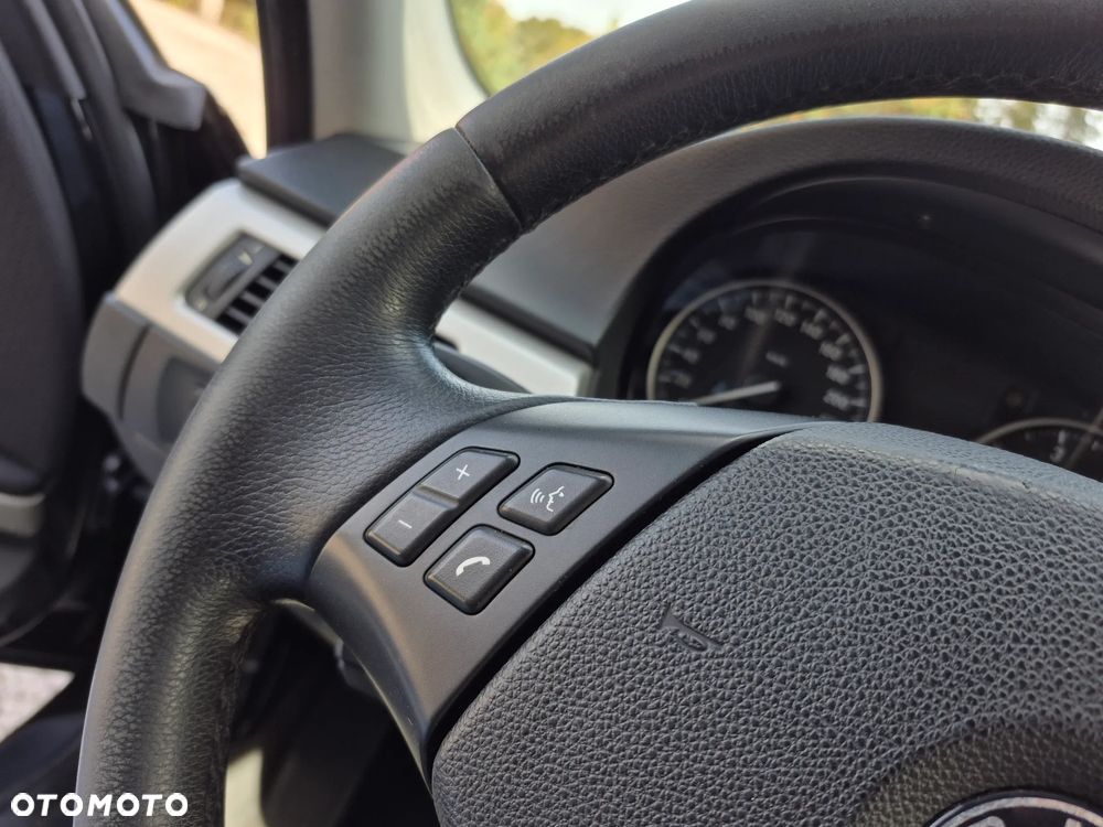 BMW Seria 3 318i Edition Lifestyle - 24