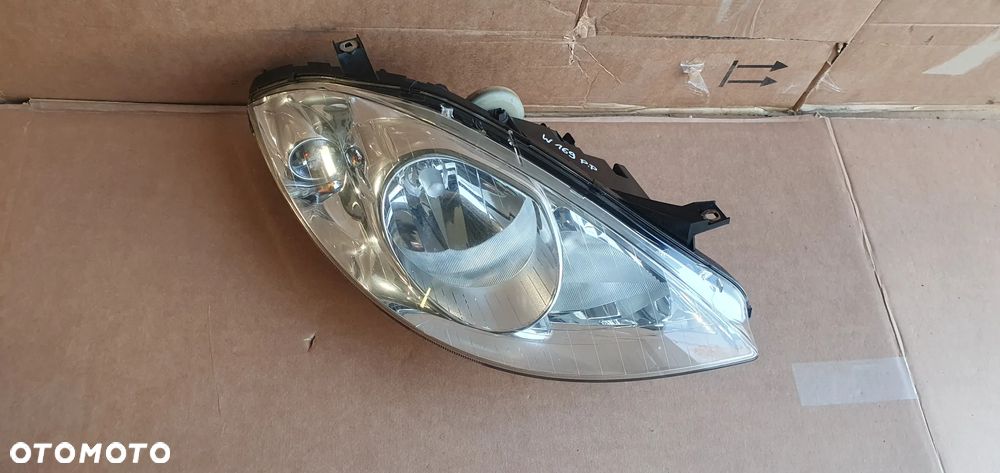 Lampa prawy przód przednia prawa Mercedes A-Klasa W169 A1698200261 - 2