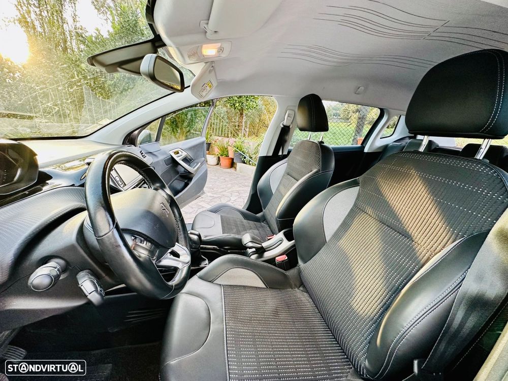 Peugeot 2008 1.2 PureTech Allure - 7