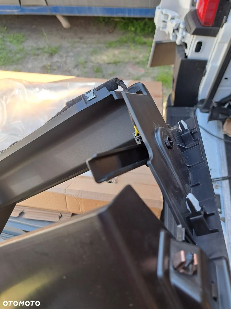 Schowek obudowa schowka prowadnica Ford Explorer VI MK-6 2407413 LB5Z-7804338-BB LB5B-S044B88-BE3ZHE LB5B-13A721-R30XD - 10