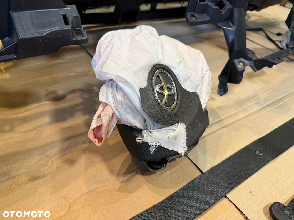 Deska rozdzielcza konsola Toyota Corolla Cross 2022- do regeneracji - 8