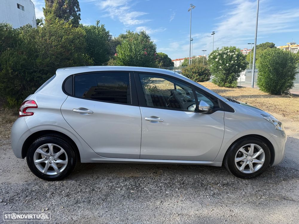 Peugeot 208 1.4 HDi Allure - 2