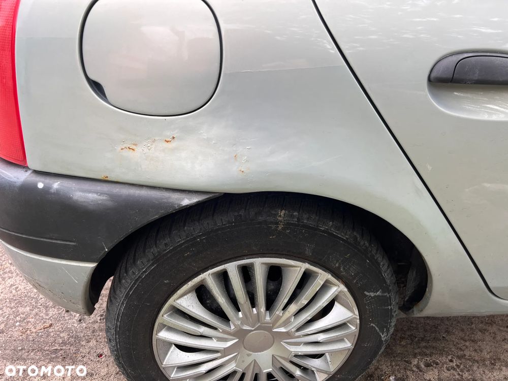Renault Clio 1.4 RT - 11
