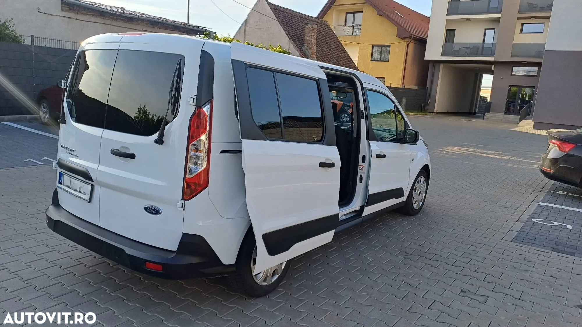 Ford Transit Connect 1.5 TDCI Combi Commercial LWB(L2) N1 Trend - 4
