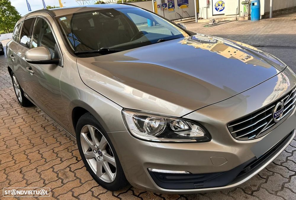 Volvo V60 2.0 D4 Momentum Geartronic - 6