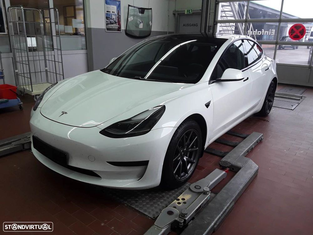 Tesla Model 3 Standard Range Plus RWD - 3