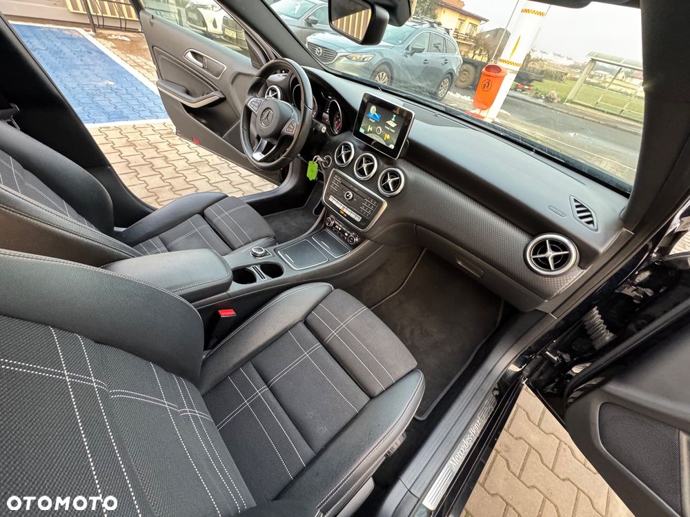 Mercedes-Benz Klasa A 180 7G-DCT AMG Line - 7