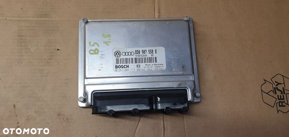 Komputer sterownik silnika VW Passat B5 1.8 8D0907558B - 1