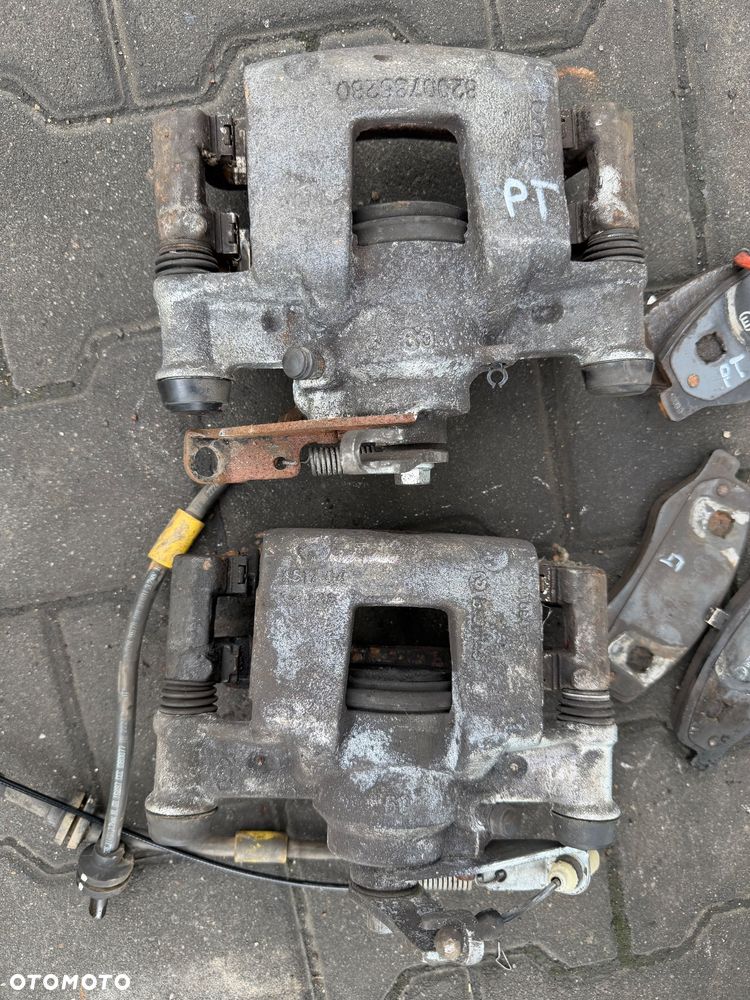 Zaciski tył komplet Bliźniak Renault Master III - 1