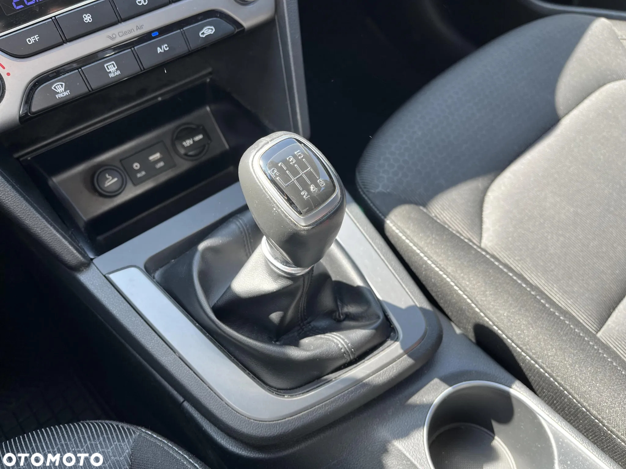 Hyundai Elantra 1.6 Comfort - 15
