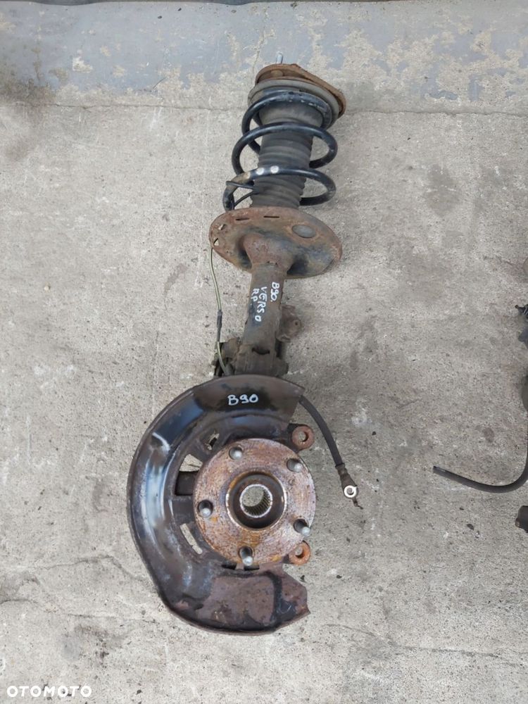 Toyota VERSO Lift 09 - 18 r mcperson prawy przód 1,6 2,0 d4d zwrotnica - 3
