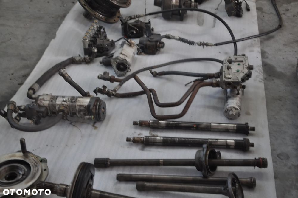 Wom koło talerzowe pompa rozdzielacz Massey Ferguson 7480 - 8