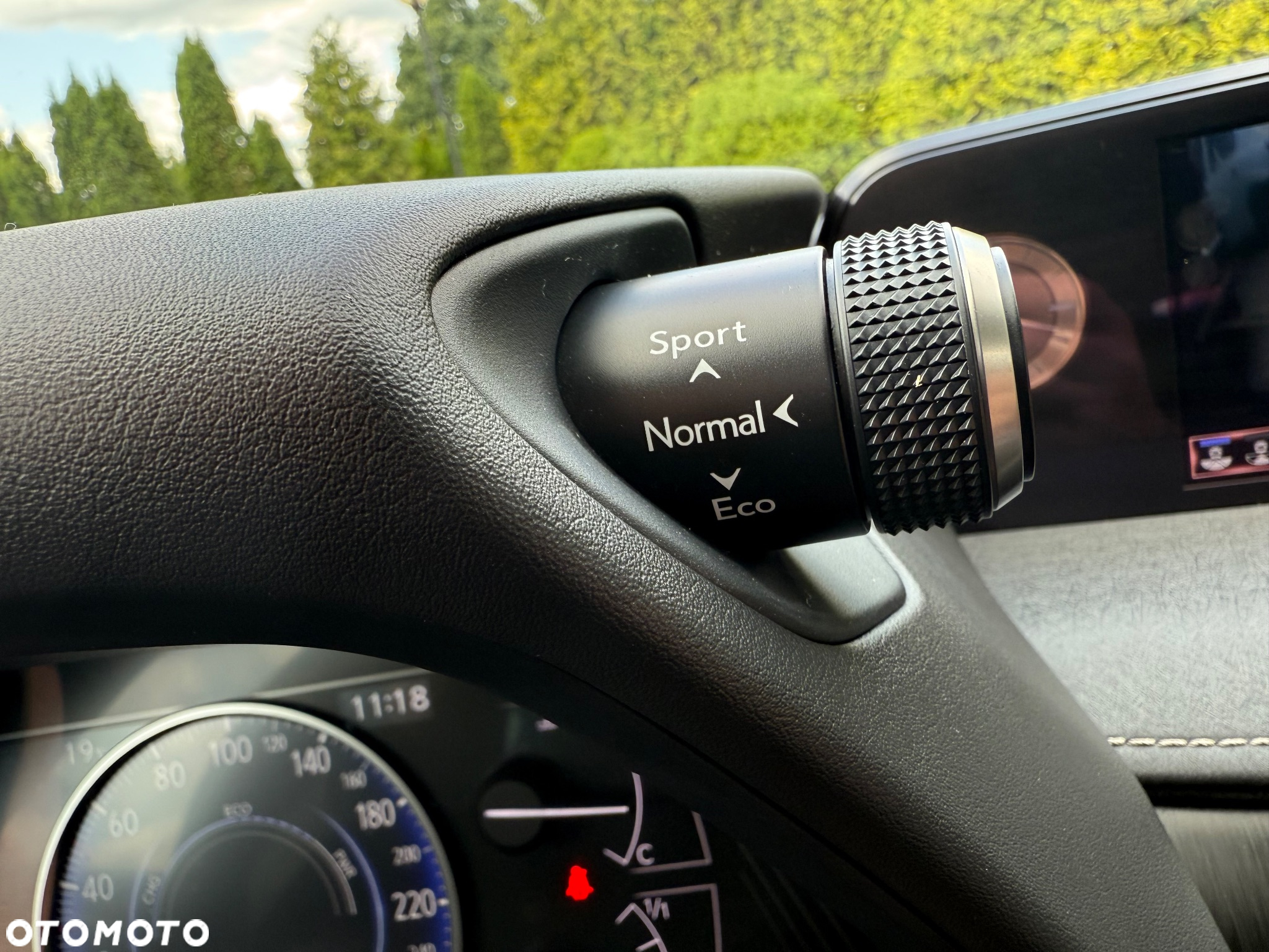 Lexus UX 250h - 32