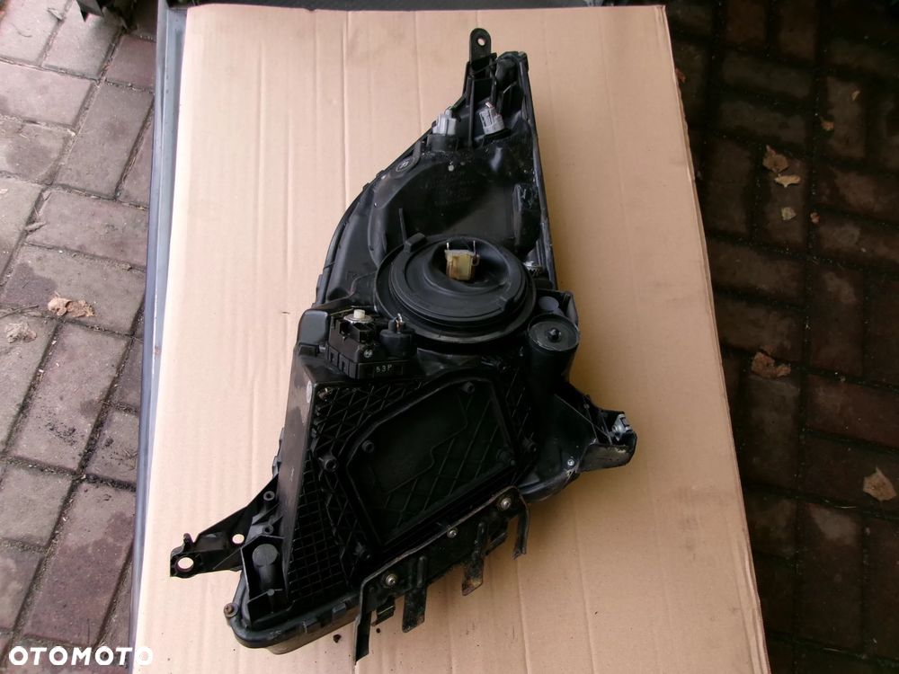 LAMPA PRZÓD PRAWA TOYOTA PRIUS II   EU - 2
