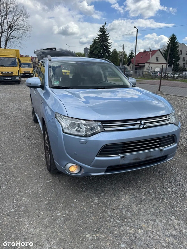 Mitsubishi Outlander 2.0 2WD CVT Invite
