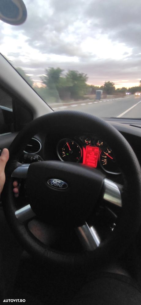 Ford Focus 1.6 TDCi DPF Titanium - 11