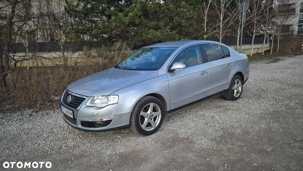 Volkswagen Passat - 1