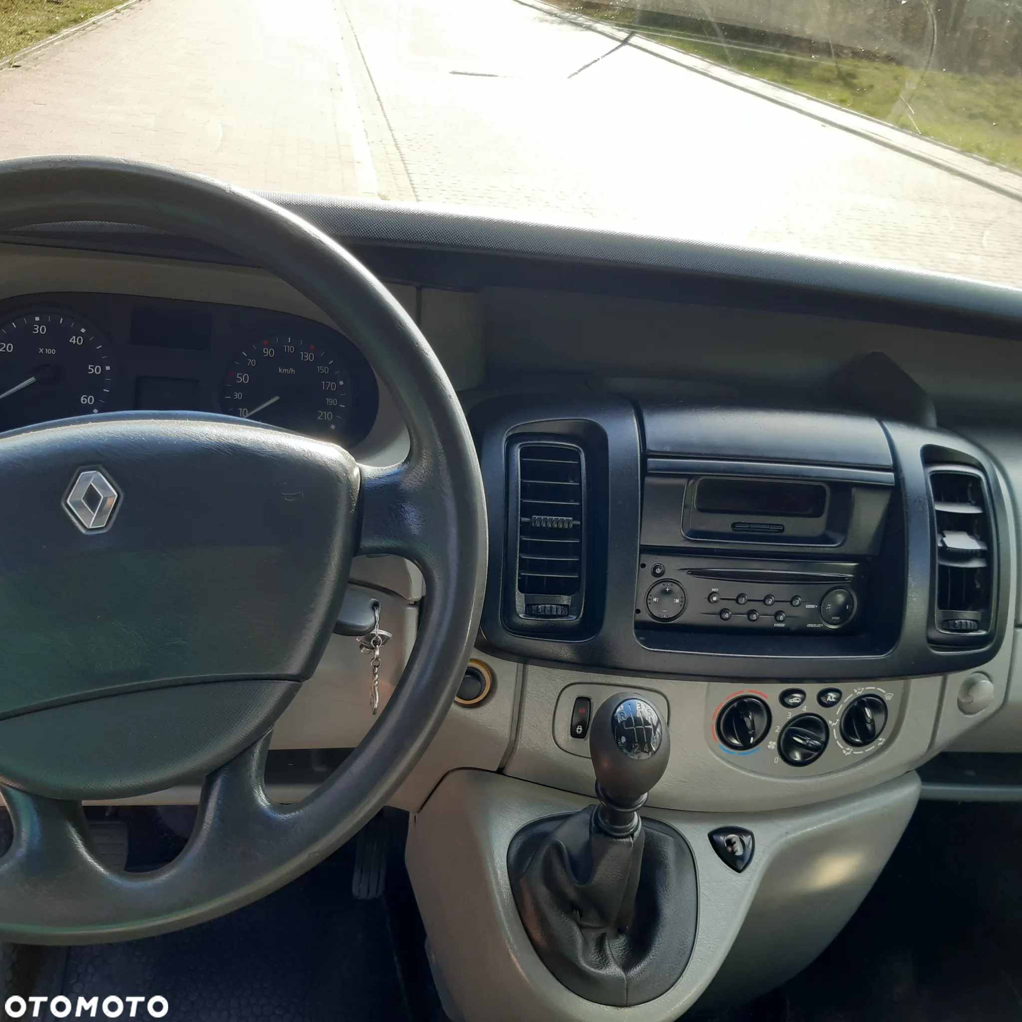 Renault TRAFIC - 8