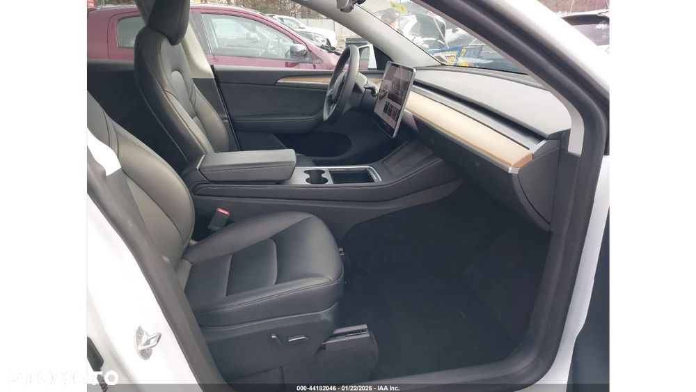 Tesla Model Y - 9