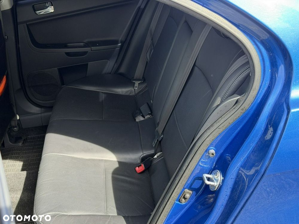 Mitsubishi Lancer - 11