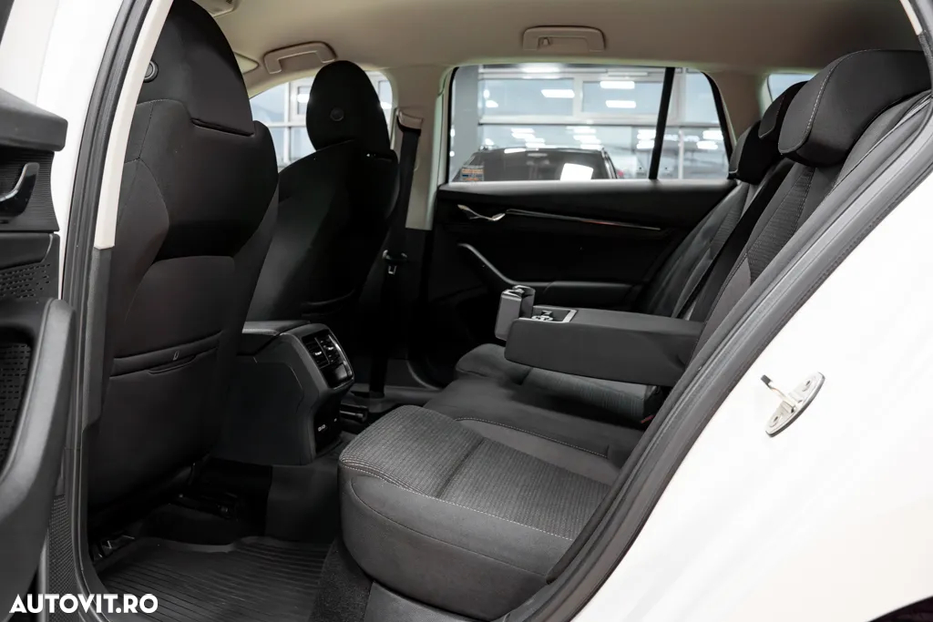 Skoda Octavia Combi 2.0 TDI DSG Ambition - 27