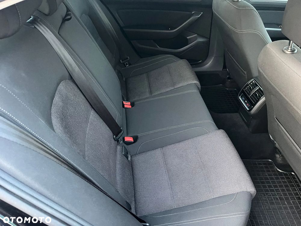 Volkswagen Passat - 9