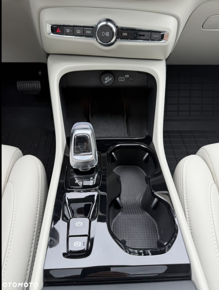 Volvo XC 40 B5 AWD Ultimate Bright - 25
