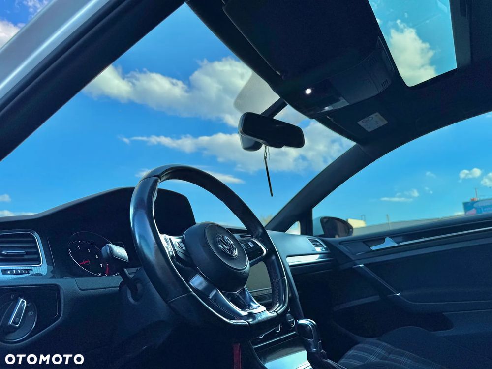 Volkswagen Golf - 15