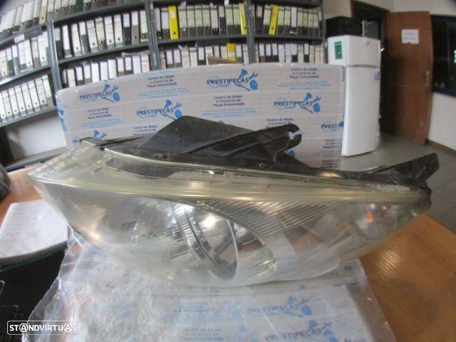 Farol Far1661 HYUNDAI  I20 1 FASE 1 2009 1.4CRDI 90CV 5P BRANCO ESQ H4 ORIGINAL Apoio Danificado - 2