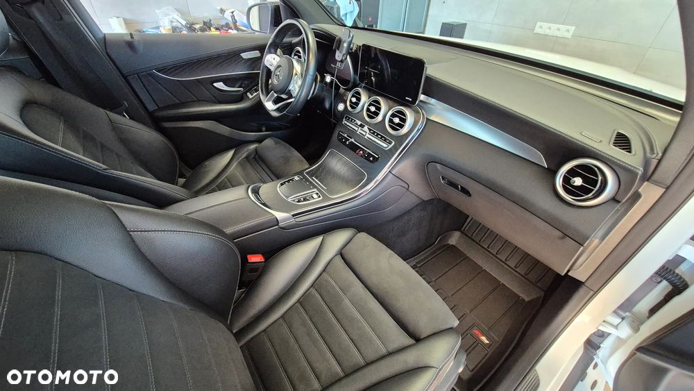 Mercedes-Benz GLC 300 e 4-Matic Business Edition - 29
