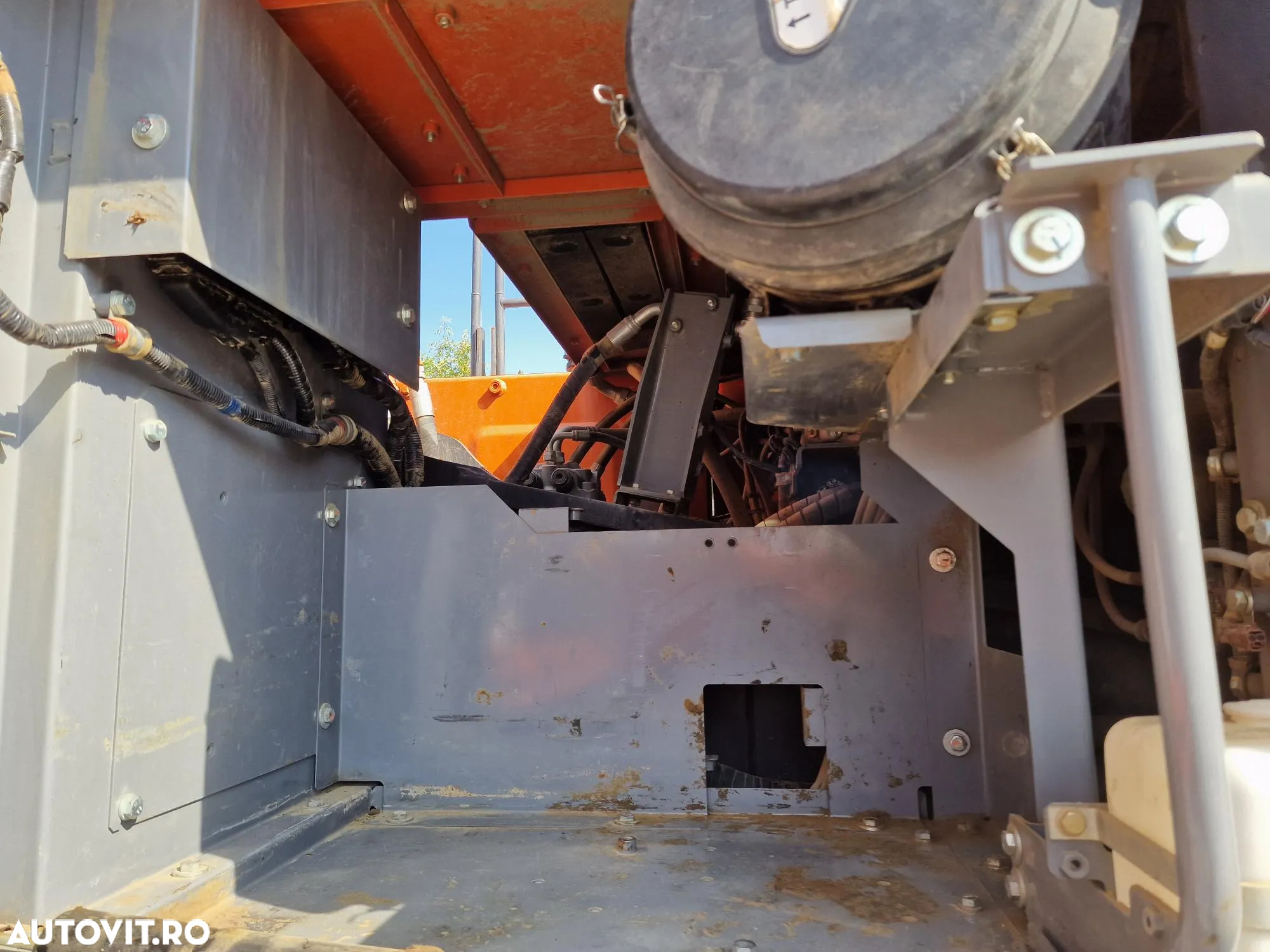 Hitachi ZX350-7, 2020, 9.420h, Cupa 2,2mc NOUA-94.900 Eur+Tva, Masa operationala 26,5t, Consum mediiu 14,1l/h, camera spate, camere laterale, inst picon, AC climatronic, Scaun operator pneumatic, lant 90% ok, STARE FOARTE BUNA, posibil leasing 5 ani-94900Eur - 25