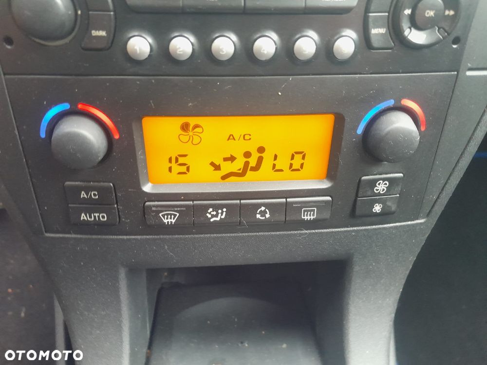 Citroën C4 1.6 16V Confort - 10