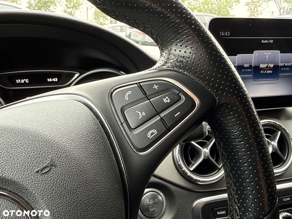 Mercedes-Benz CLA 180 7G-DCT Urban - 18