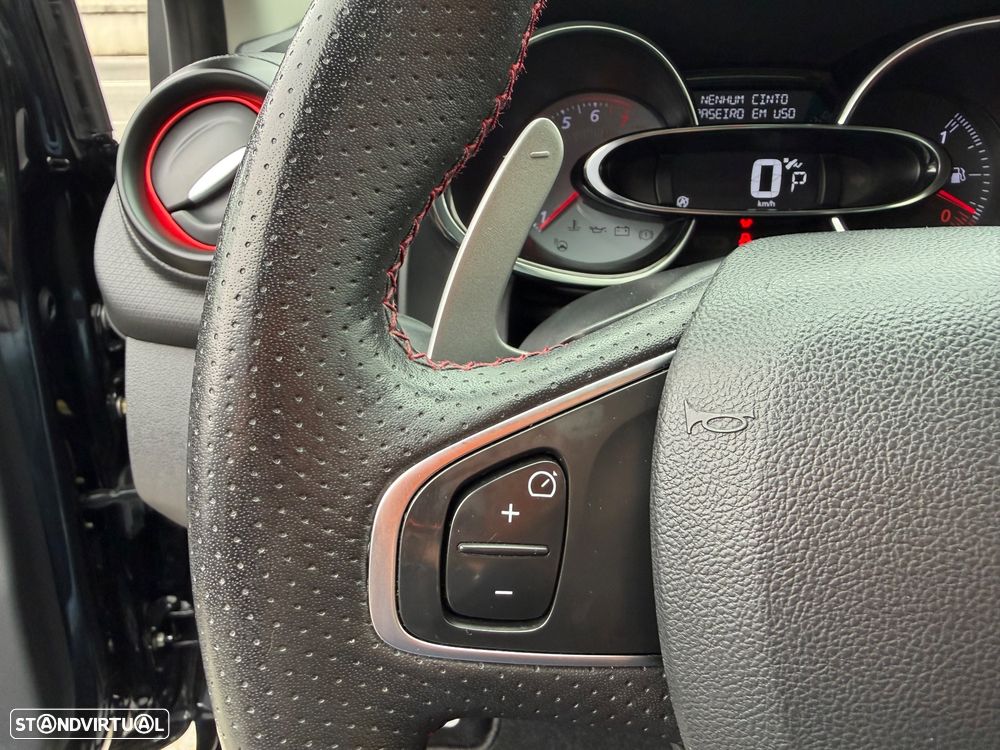 Renault Clio TCe 220 EDC R.S. Trophy - 29