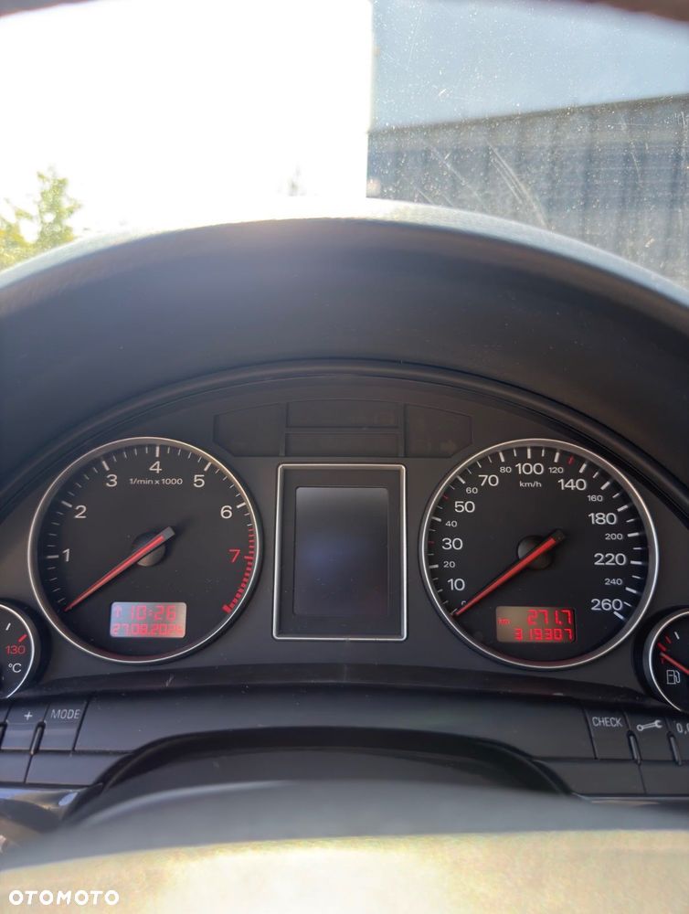 Audi A4 Limousine - 7