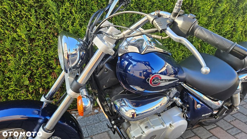 Suzuki Intruder - 11