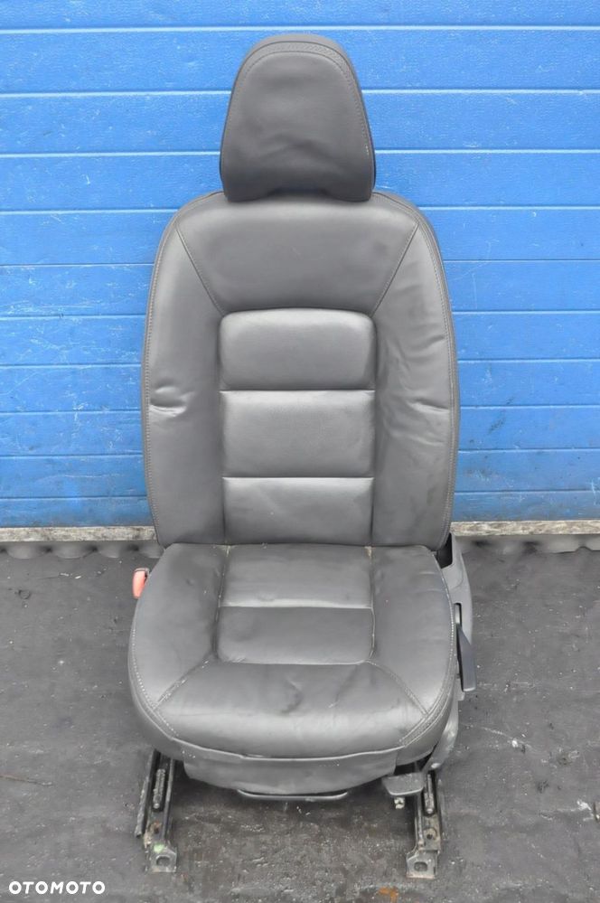 VOLVO XC70 II FOTEL KIEROWCY PODGRZEWANY - 1