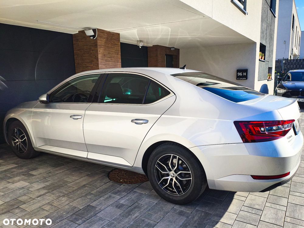 Skoda Superb 2017 photo 4
