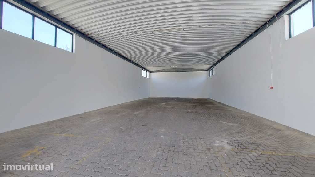 Armazém de 1480m² com estacionamento em Carnaxide - Grande imagem: 2/20