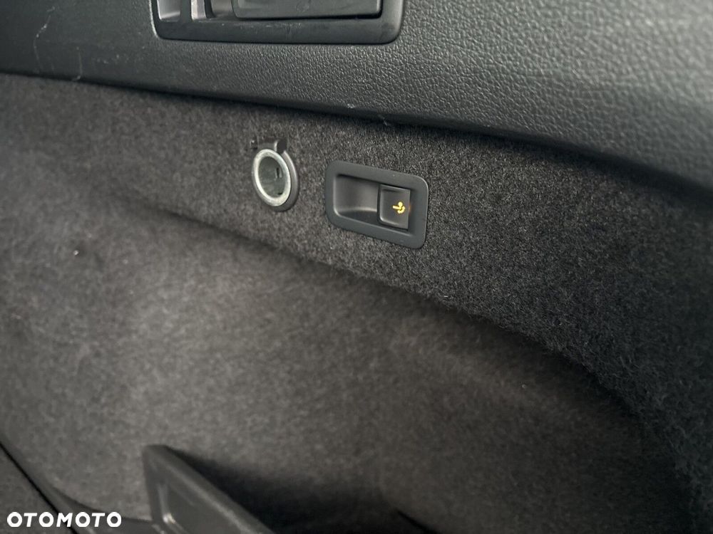 Volkswagen Passat - 31