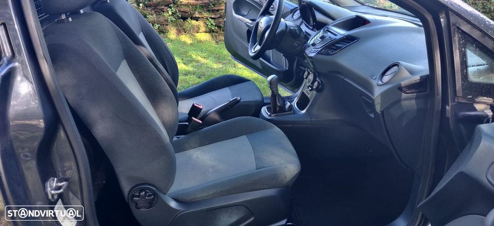 Ford FIESTA - 15