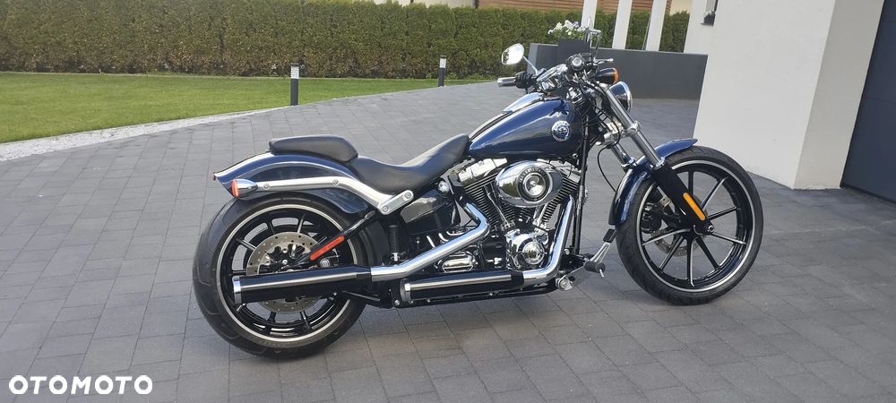 Harley-Davidson Softail Breakout - 37